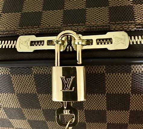 nettoyer cadenas louis vuitton|Louis Vuitton bag cleaning.